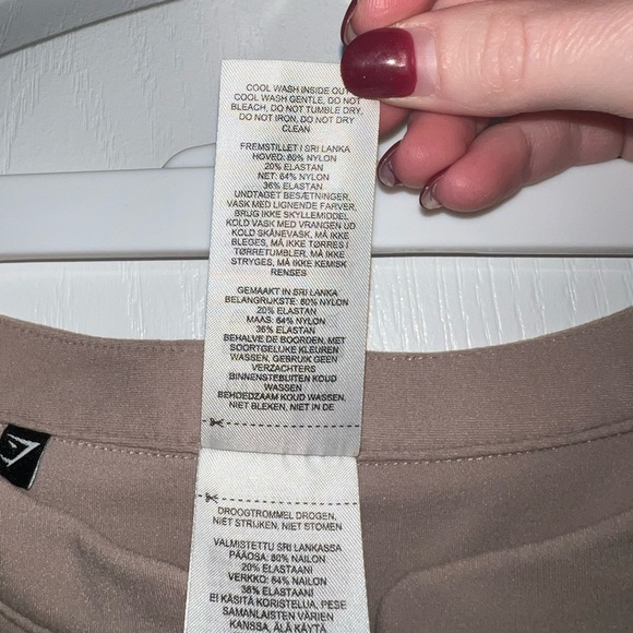 Gym shark cropped workout top for sale in size small! - Picture 7 of 12